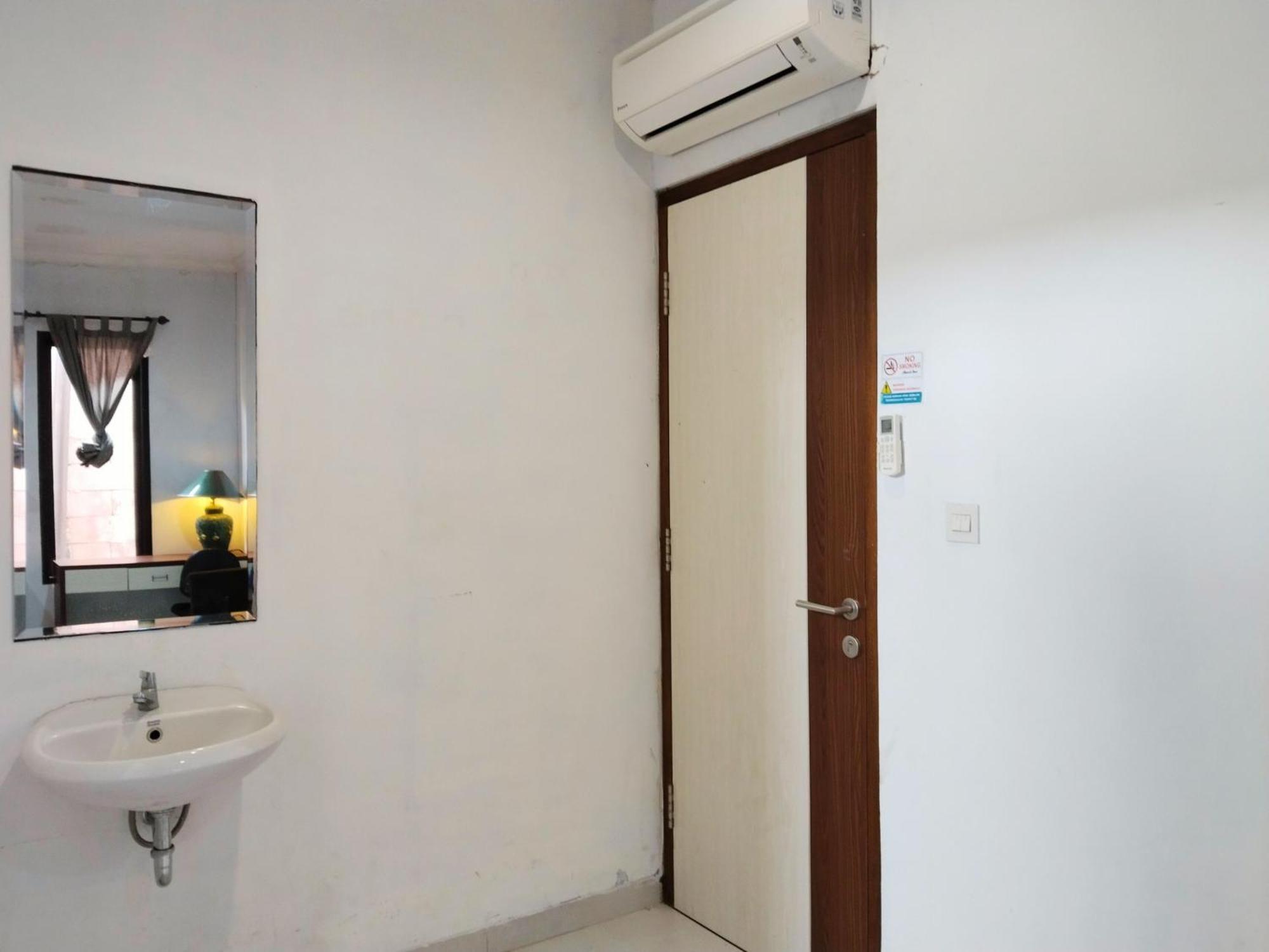 Dejati House Hotel Бекаси Екстериор снимка