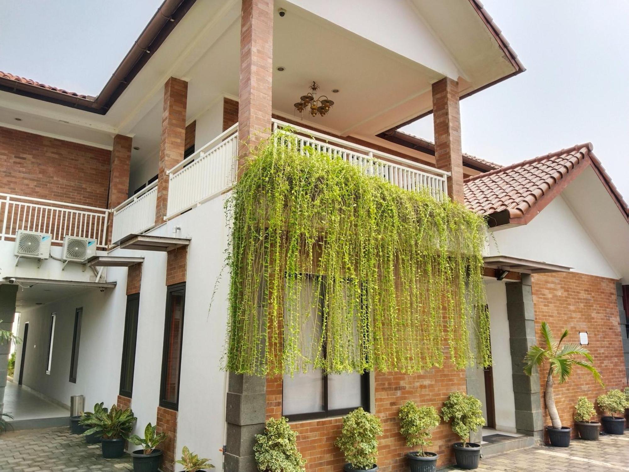 Dejati House Hotel Бекаси Екстериор снимка